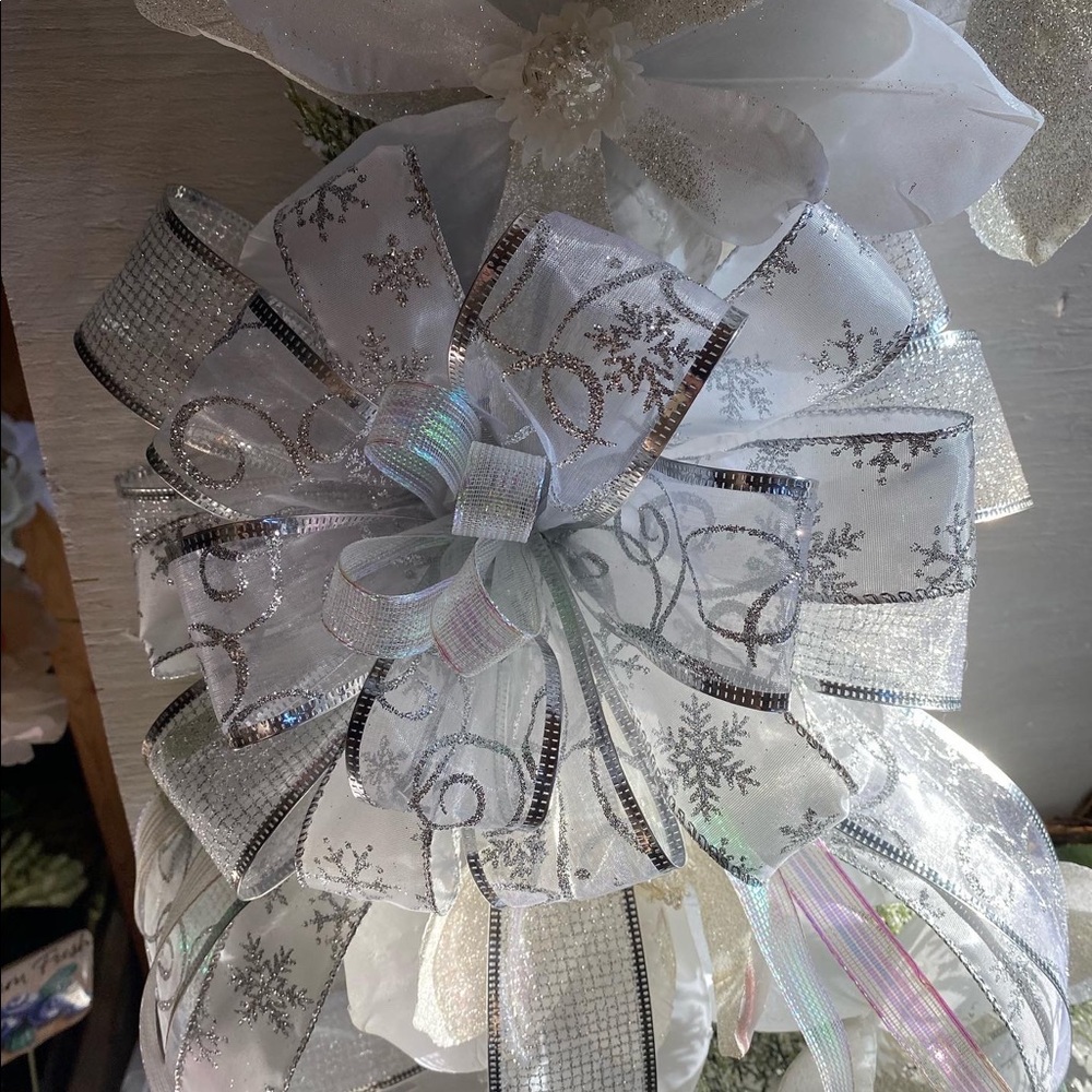 Silver/white grapevine wreath